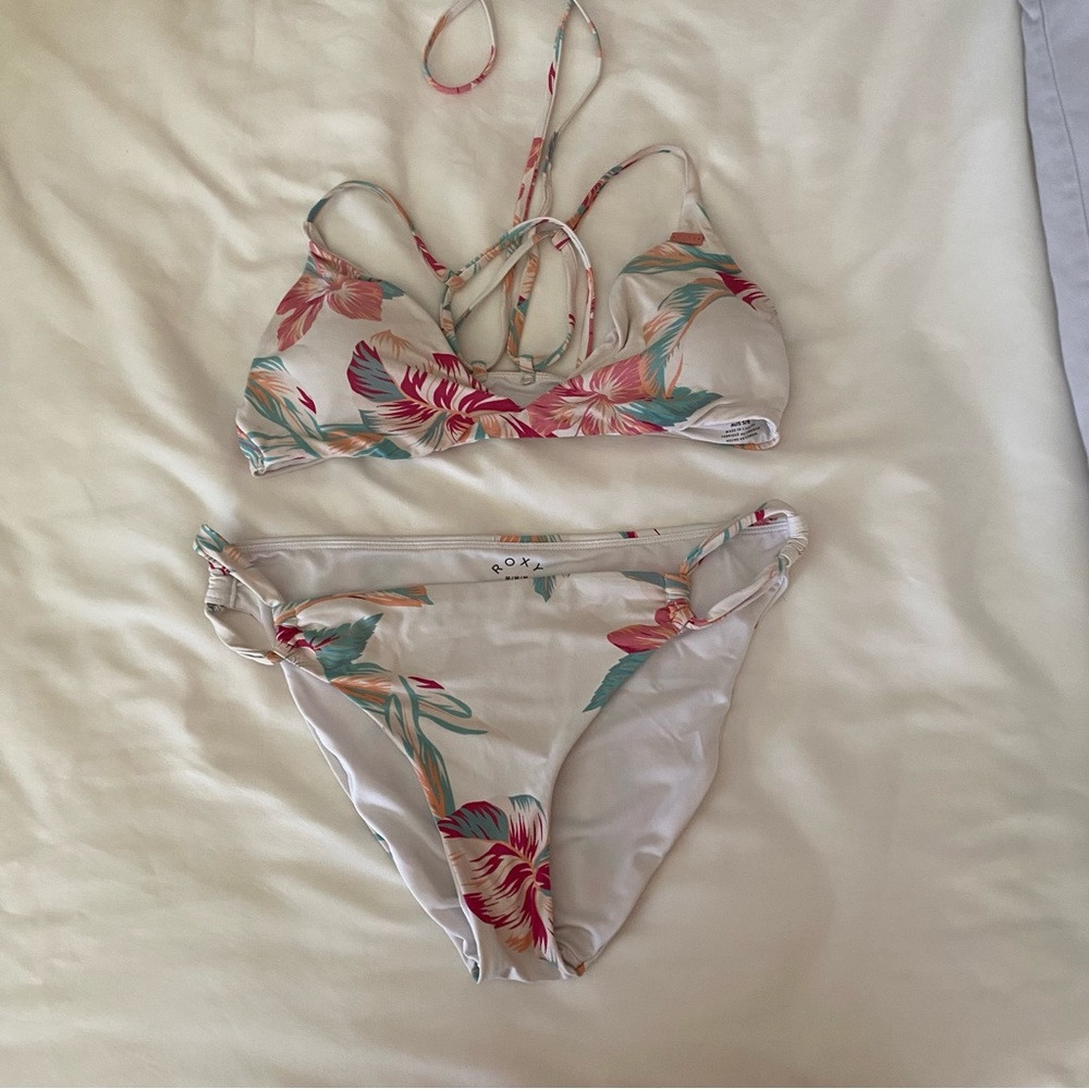 Roxy hibiscus print bikini 🌺